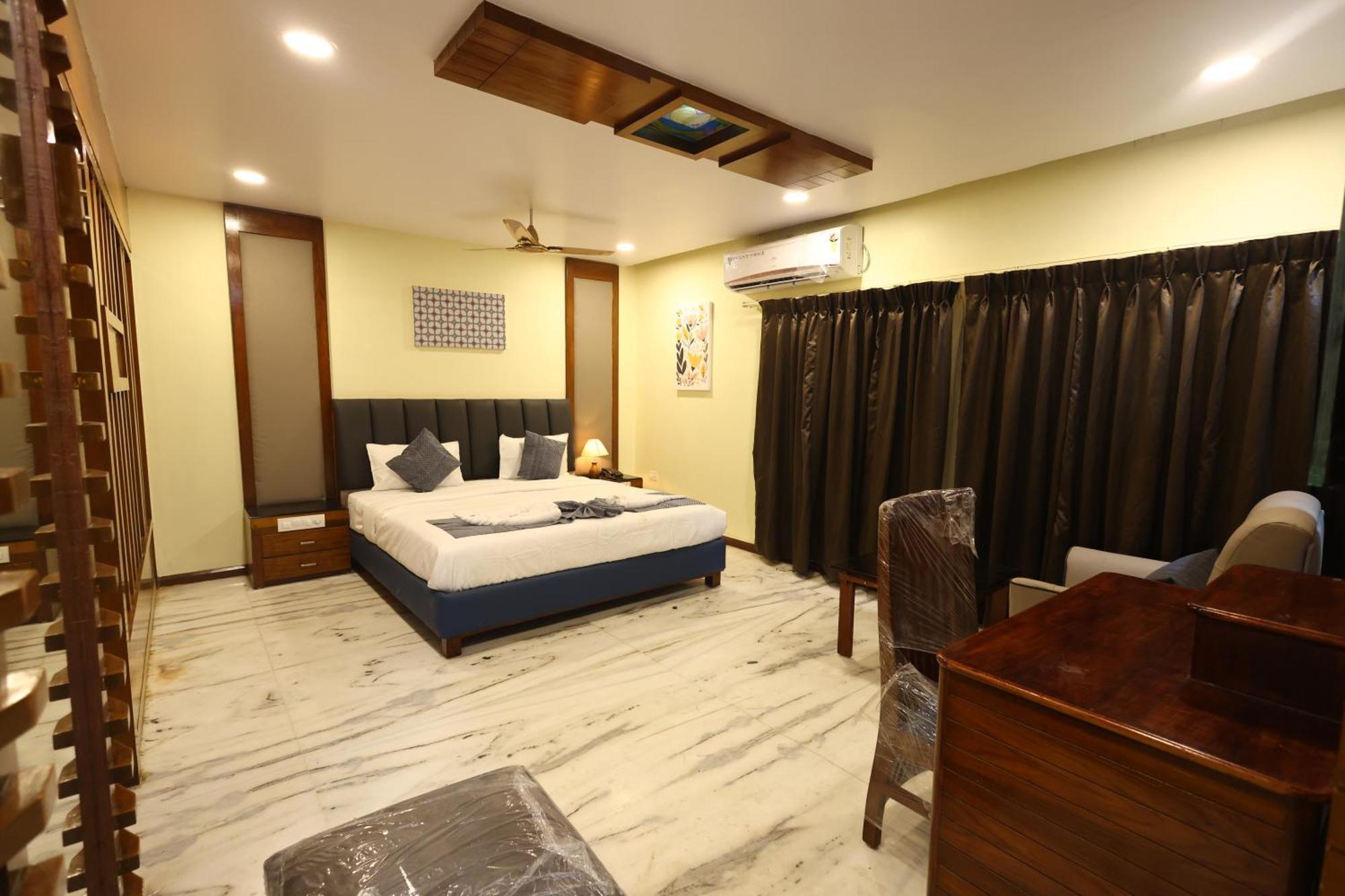 Lj Dadi'S Grand Hotel วิสาขปัตนัม ภายนอก รูปภาพ