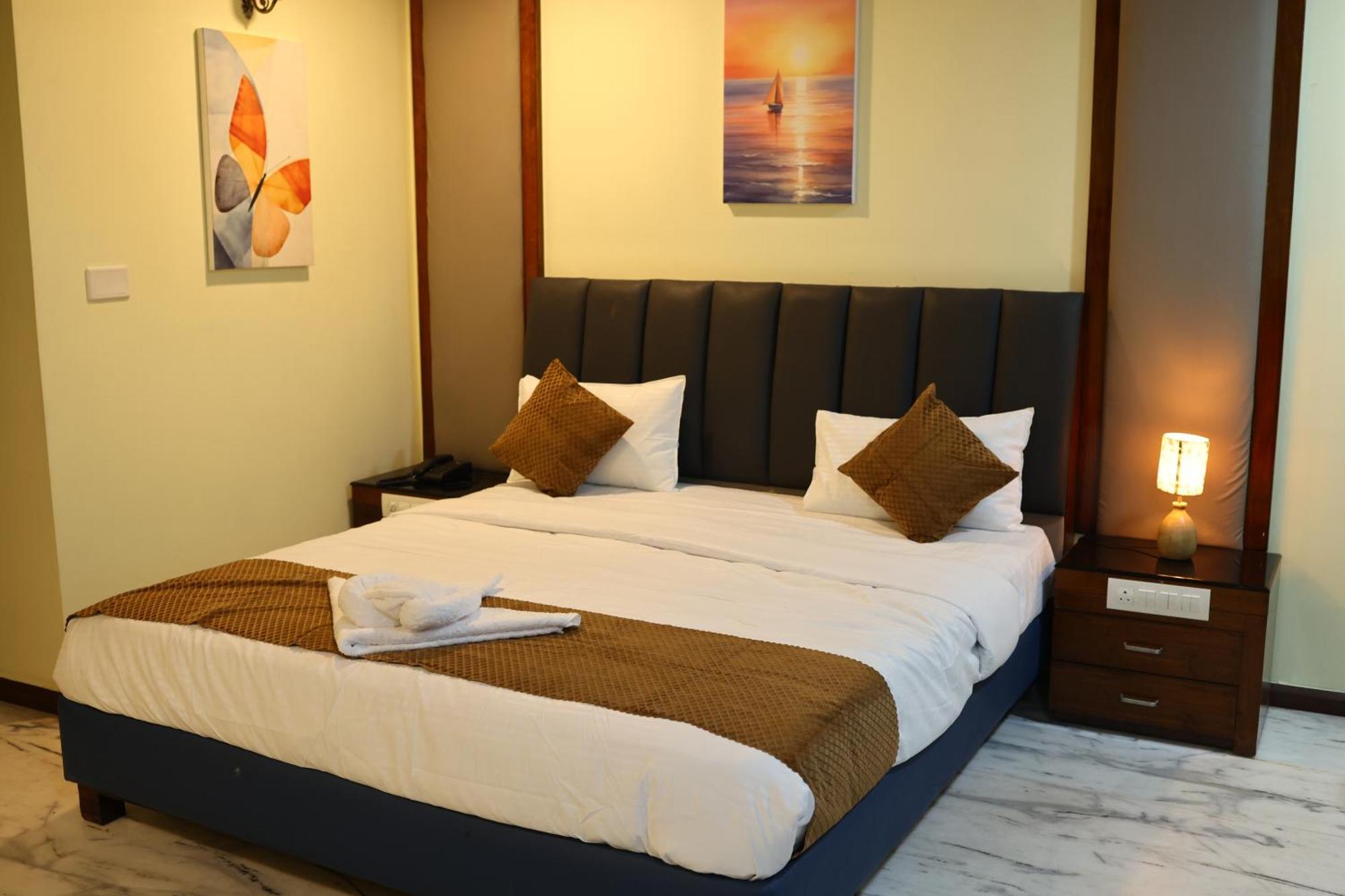 Lj Dadi'S Grand Hotel วิสาขปัตนัม ภายนอก รูปภาพ