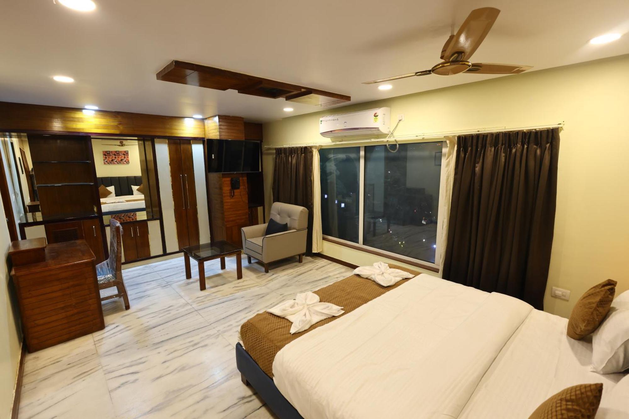 Lj Dadi'S Grand Hotel วิสาขปัตนัม ภายนอก รูปภาพ