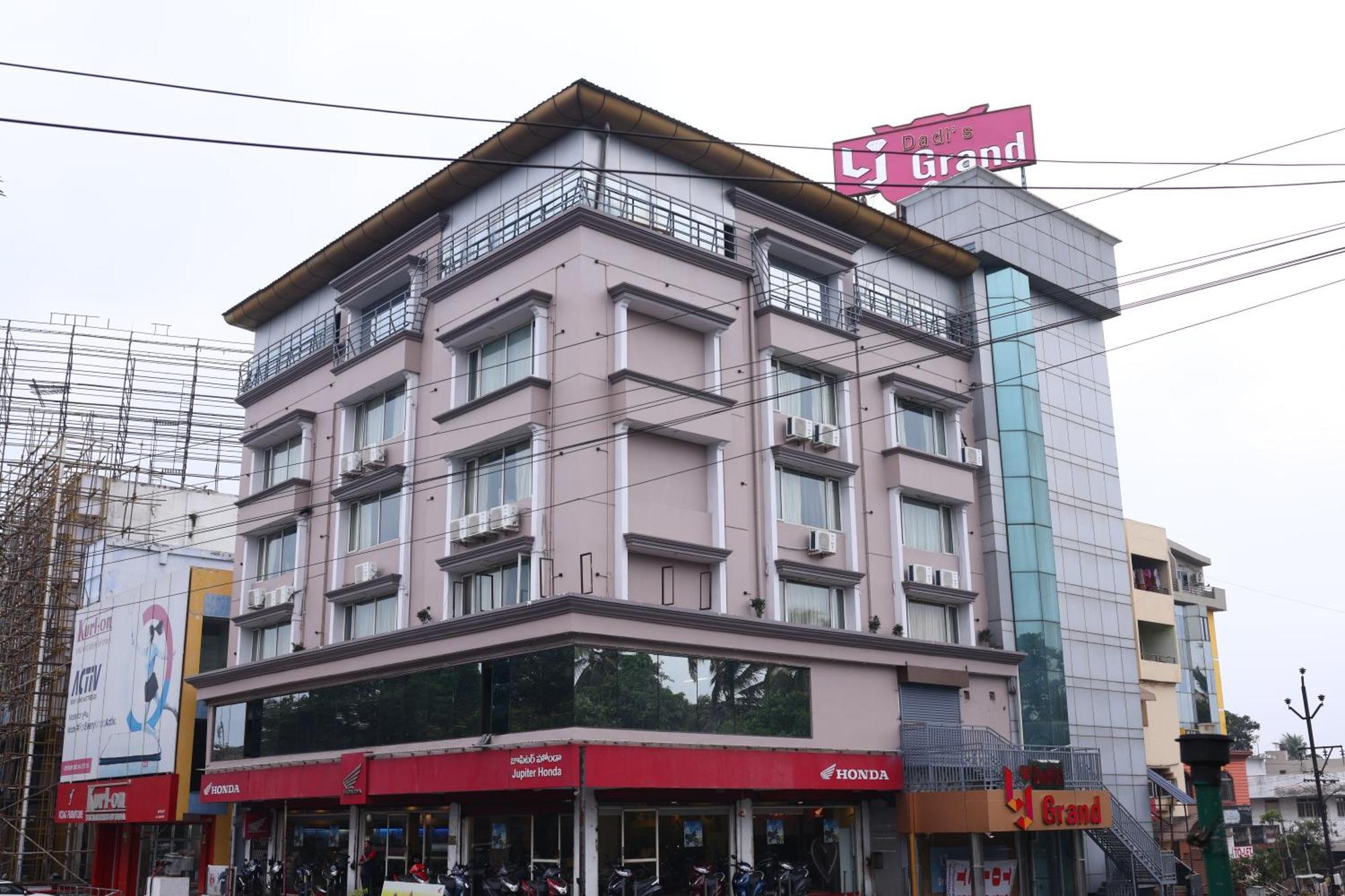 Lj Dadi'S Grand Hotel วิสาขปัตนัม ภายนอก รูปภาพ