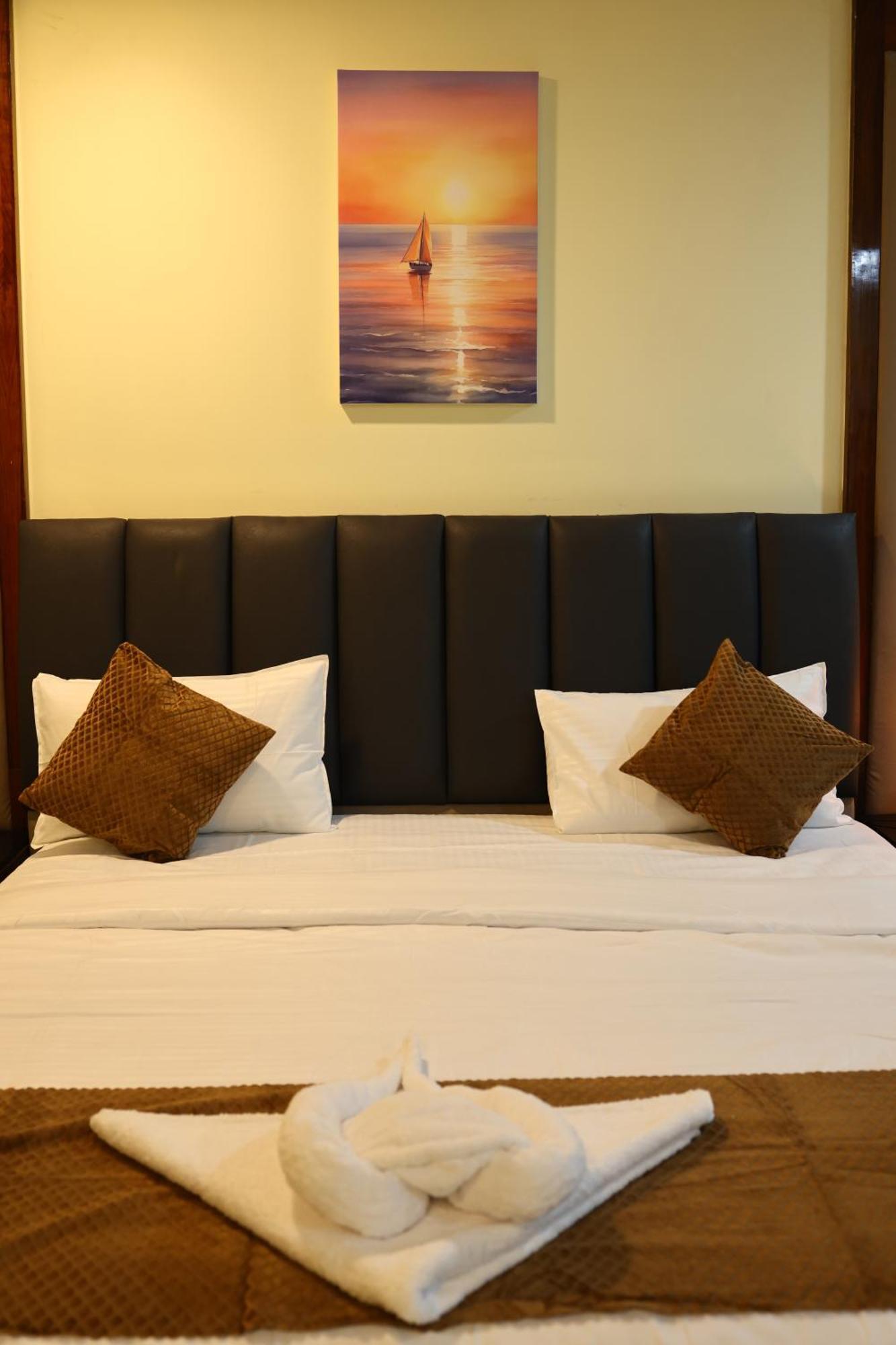 Lj Dadi'S Grand Hotel วิสาขปัตนัม ภายนอก รูปภาพ