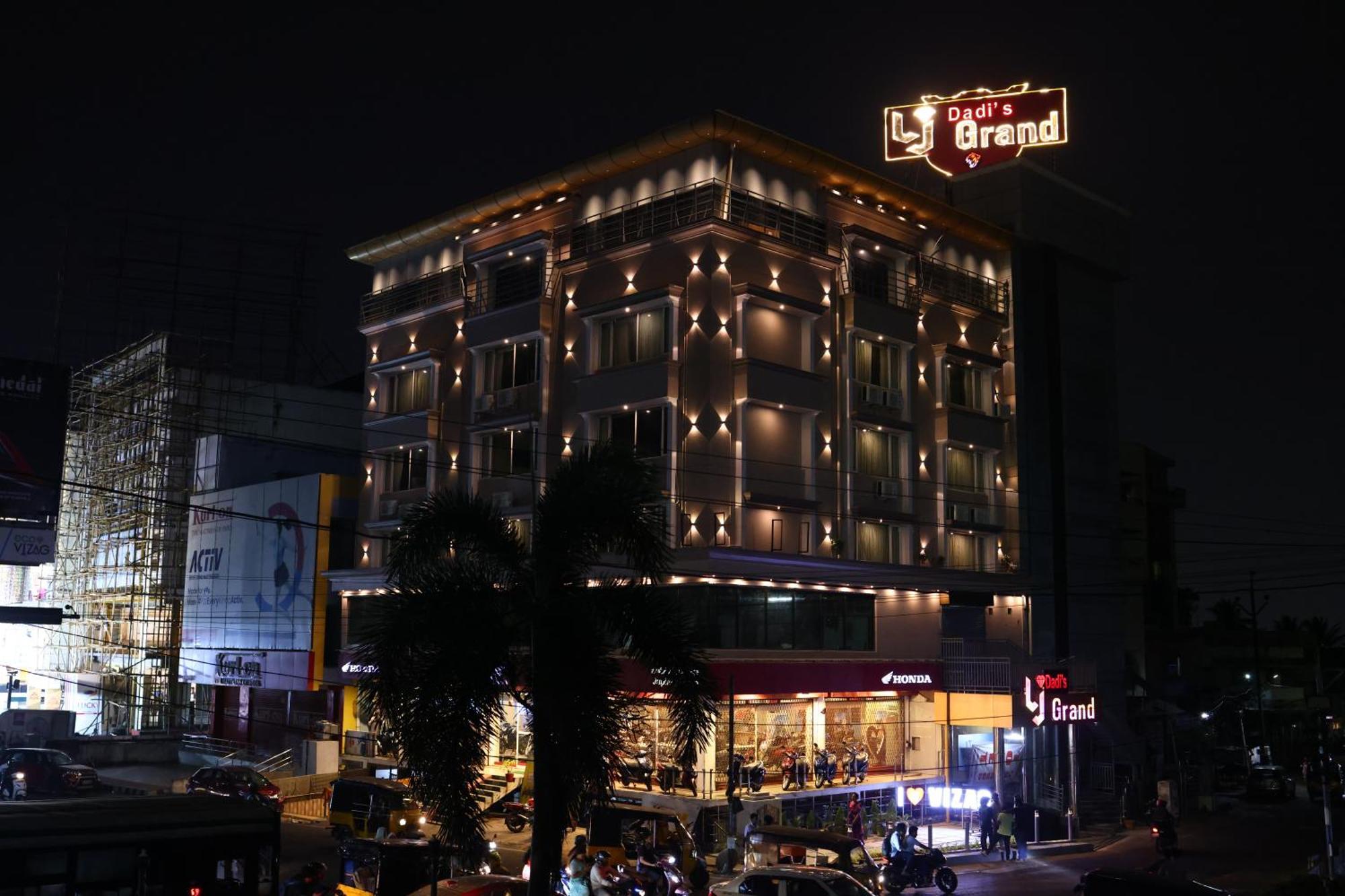 Lj Dadi'S Grand Hotel วิสาขปัตนัม ภายนอก รูปภาพ