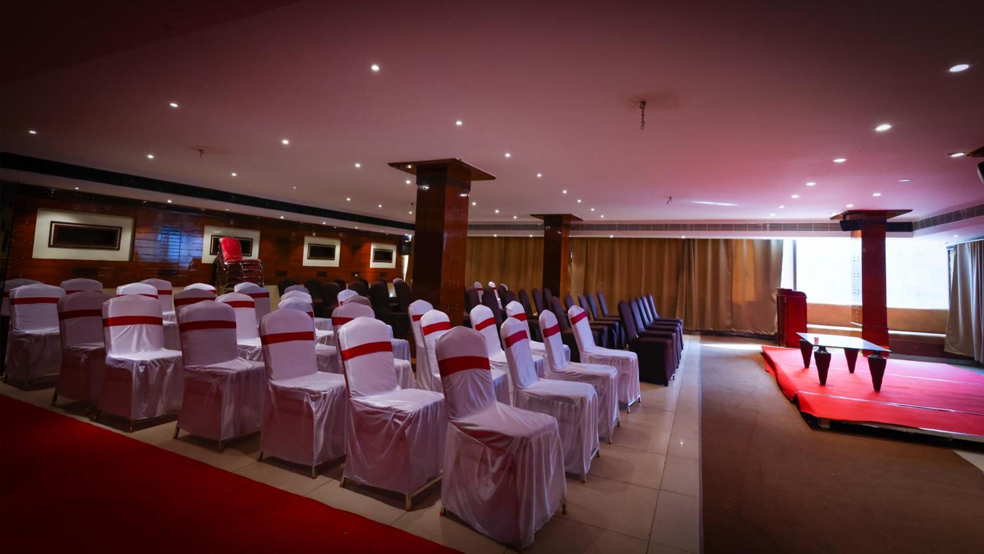 Lj Dadi'S Grand Hotel วิสาขปัตนัม ภายนอก รูปภาพ