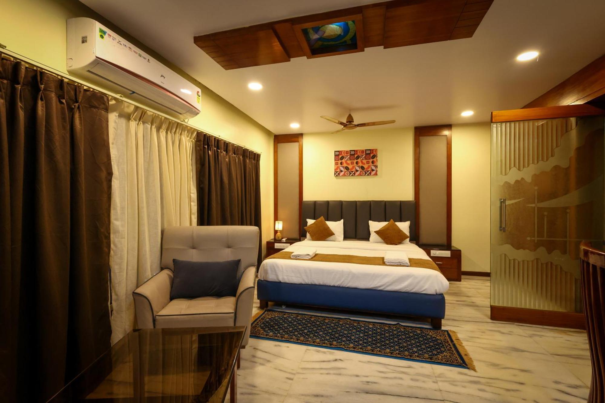 Lj Dadi'S Grand Hotel วิสาขปัตนัม ภายนอก รูปภาพ