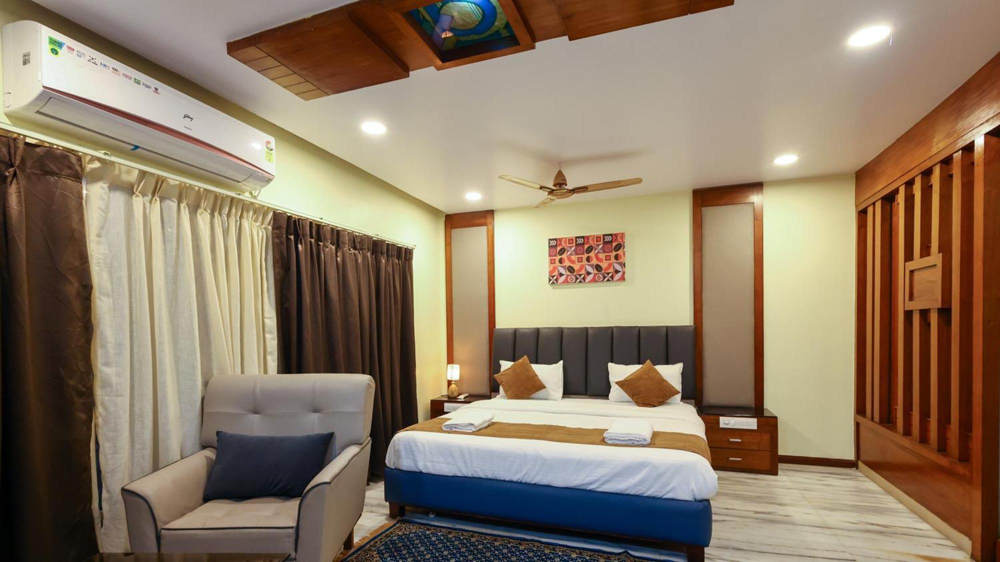 Lj Dadi'S Grand Hotel วิสาขปัตนัม ภายนอก รูปภาพ