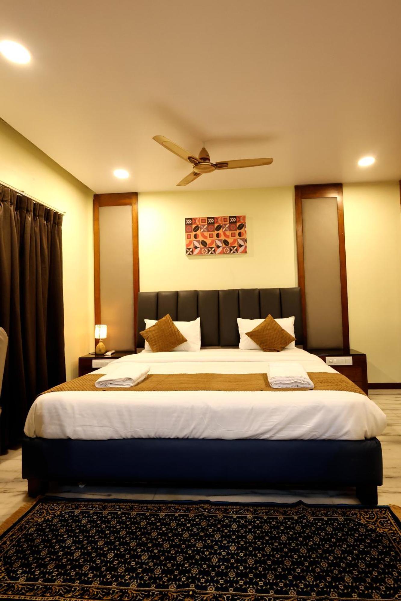 Lj Dadi'S Grand Hotel วิสาขปัตนัม ภายนอก รูปภาพ